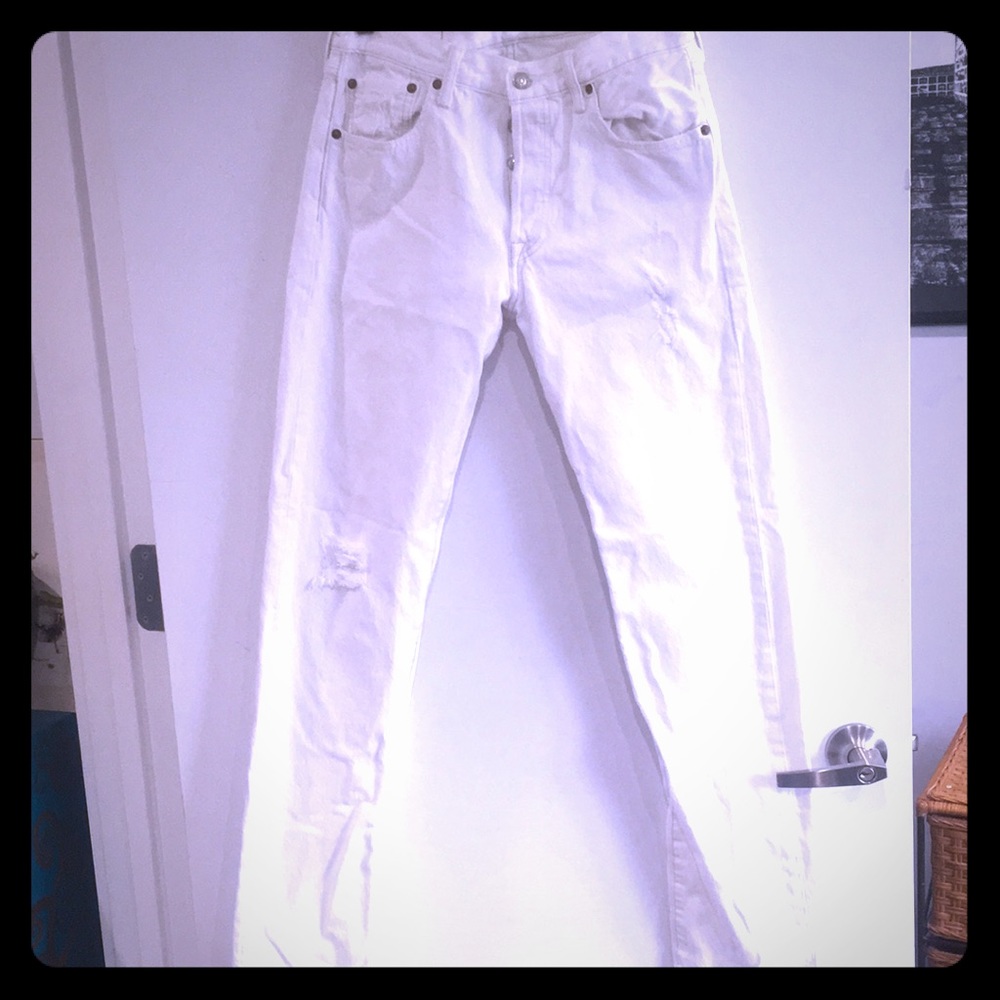 Distressed White Levi’s 501s W29 L32